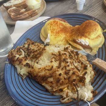 Toast Cafe & Grill - Benedict w/hash browns - Breakfast & Brunch Near Me - Pleasanton, California Toast Cafe & Grill - Benedict w/hash browns - Breakfast & Brunch Near Me - Pleasanton, California
