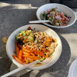 NURISH fresh eats - Spicy stir fry zoodles with chicken and veggies