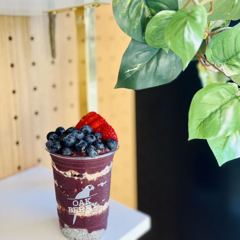 Oakberry Acai - Crunchy Acai Bowl - Acai Bowls Near Me - Los Angeles, California
