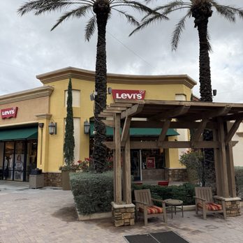 Levi’s Outlet Store - Men's Clothing Near Me - Cabazon, California