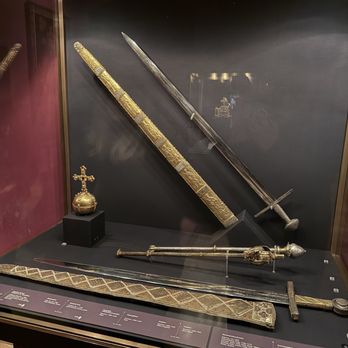 Schatzkammer - Museums Near Me - Vienna, 9
