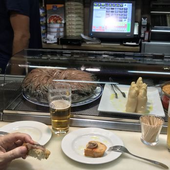 El Xampanyet - Tapas Bars Near Me - Barcelona, B El Xampanyet - Tapas Bars Near Me - Barcelona, B