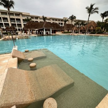 Paradisus La Perla - Pool lounger - Resorts Near Me - Playa del Carmen, ROO Paradisus La Perla - Pool lounger - Resorts Near Me - Playa del Carmen, ROO