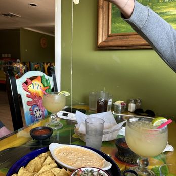 El Compadre Restaurant - Chorizo Cheese Dip - Mexican Near Me - Long Beach, Washington El Compadre Restaurant - Chorizo Cheese Dip - Mexican Near Me - Long Beach, Washington