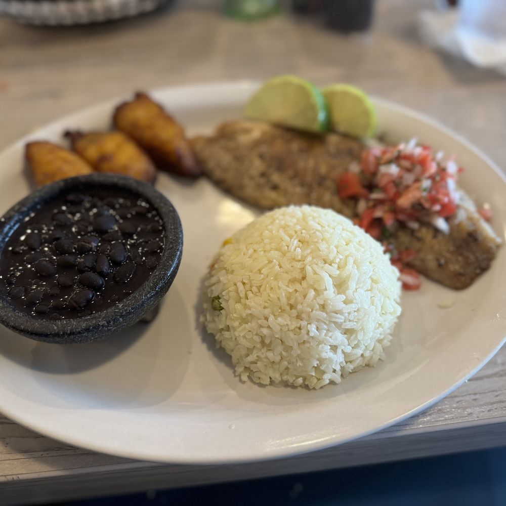 El Guanaco - Snapper, rice and beans, maduros - Mexican Near Me - Oakland Park, Florida El Guanaco - Snapper, rice and beans, maduros - Mexican Near Me - Oakland Park, Florida