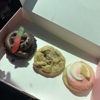 Crumbl - Carson - Bakeries Near Me - Carson, California