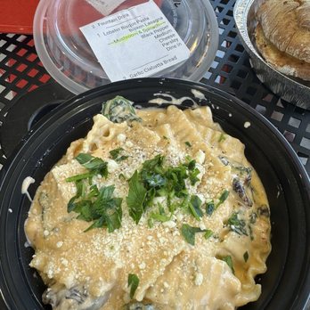 Wow Spaghetti - Lobster bisque with broken lasagna pasta, mushrooms & spinach - Fast Food Near Me - Westminster, California Wow Spaghetti - Lobster bisque with broken lasagna pasta, mushrooms & spinach - Fast Food Near Me - Westminster, California