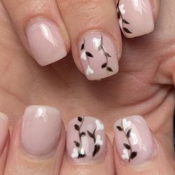 Q Nail Salon