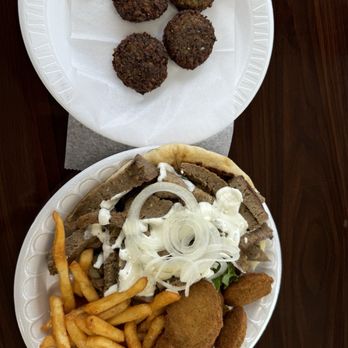 Santorini Grill - Falafel Platterand 4 extra Falafel Pieces - American Near Me - Berryville, Virginia