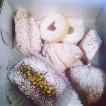 Sospiri - This is the small pastry box and the cannoli and the others were sweet and delicious! - Gelato Near Me - Estero, Florida