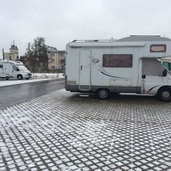 Wohnmobilpark Sinsheim - Großzügiger Platz mit parzellierten Stelllflächen