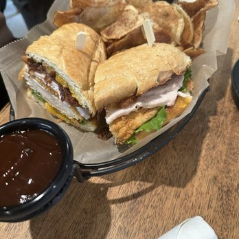 Full On Craft Eats & Drinks - Create your own sandwich-turkey, chicken, lettuce, cheddar, bacon - Sandwiches Near Me - Annapolis, Maryland Full On Craft Eats & Drinks - Create your own sandwich-turkey, chicken, lettuce, cheddar, bacon - Sandwiches Near Me - Annapolis, Maryland