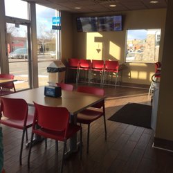 Domino's Pizza - Dining area