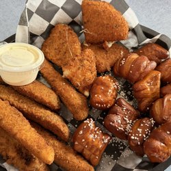 Referees Sports Bar and Grill - Appetizer Sampler