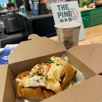 Red's Best - Lobster roll - Seafood Near Me - Boston, Massachusetts