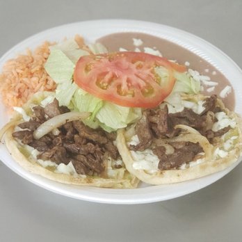 Louis Pizza - Memelita plate - Pizza Near Me - Garland, Texas Louis Pizza - Memelita plate - Pizza Near Me - Garland, Texas