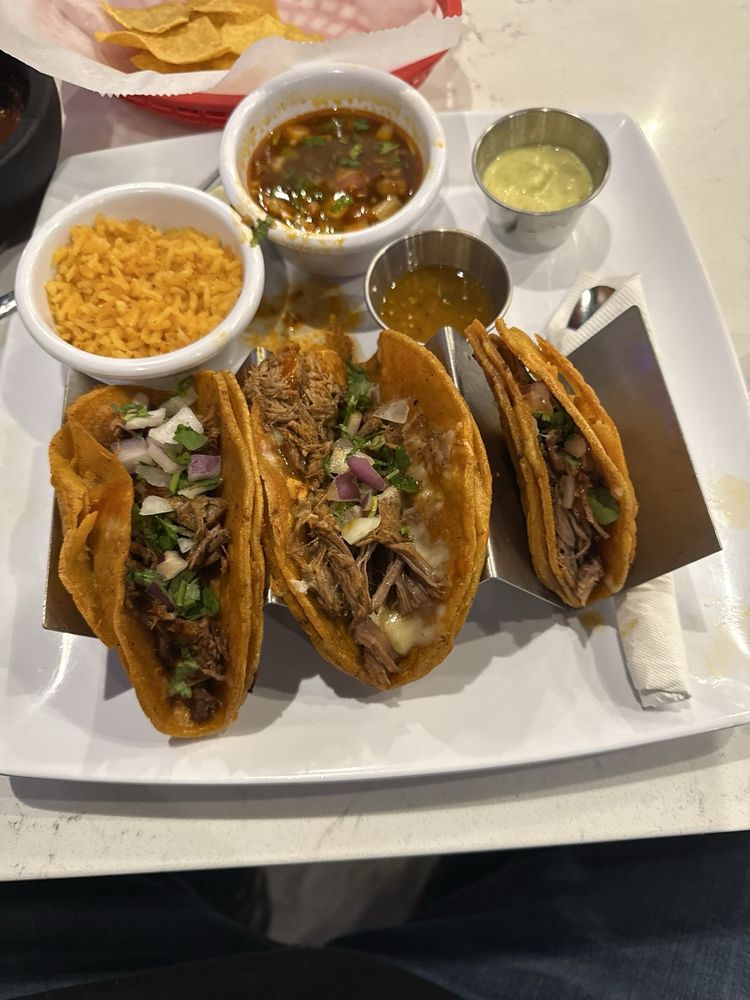 Food from Federales Street Tacos