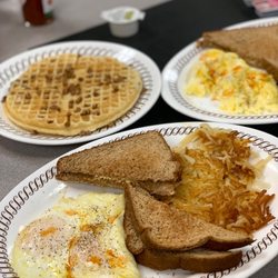 Waffle House - Breakfast meal. Photo by @martiwantsmore