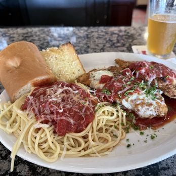 Casa Sorrento Pizzeria - Chicken Parmesan with spaghetti - Pizza Near Me - Salinas, California Casa Sorrento Pizzeria - Chicken Parmesan with spaghetti - Pizza Near Me - Salinas, California