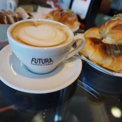 Pasticceria Futura - Cappuccino e brioche
