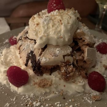 Fig Tree - Pavlova - Cafes Near Me - Los Angeles, California