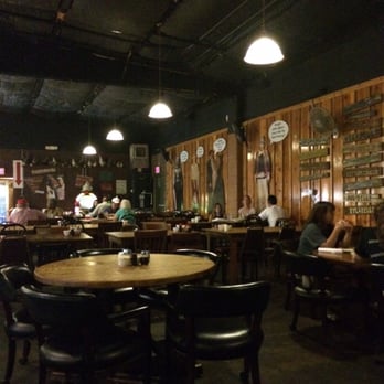 Belle's Chicken Dinner House - Inside seating - Chicken Wings Near Me - Abilene, Texas