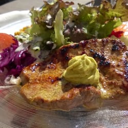 Café Arcas - Fitnessteller with schweineschnitzel and salat.