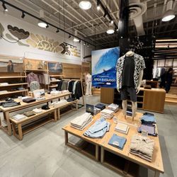 Outerknown - Store layout