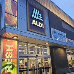 ALDI - Outside Aldi - 21st Street Norfolk