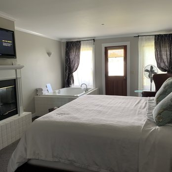 Wild Iris Inn - Bed & Breakfast Near Me - LaConner, Washington