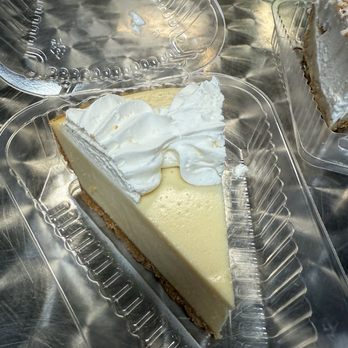 Key Lime Pie Bakery - Key lime pie - Desserts Near Me - Key West, Florida Key Lime Pie Bakery - Key lime pie - Desserts Near Me - Key West, Florida