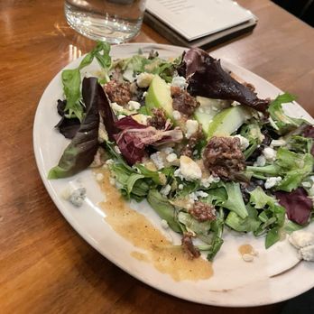 Reid's Apothecary - Salad with goat cheese - New American Near Me - Brunswick, Georgia