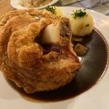 Bayerischer Löwe Wirtshaus - Schweinshaxe - Bavarian Near Me - Passau, BY