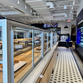 Paris Baguette - Bakeries Near Me - Springfield, Virginia
