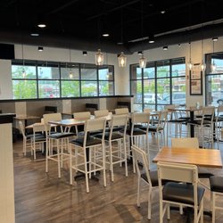 Surcheros Fresh Mex - Augusta - Bright interior with plenty of seating