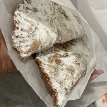 Papivivi - Dessert Guava Empanada - Sandwiches Near Me - Lynn, Massachusetts