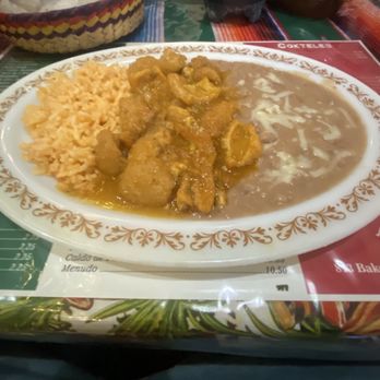 Los Reyes Restaurant - Chicharron con Chile plate - Mexican Near Me - Bakersfield, California Los Reyes Restaurant - Chicharron con Chile plate - Mexican Near Me - Bakersfield, California
