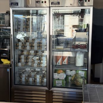 Hey Yogurt - Fridge with premade desserts and fruit - Ice Cream & Frozen Yogurt Near Me - San Mateo, California