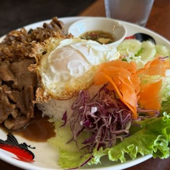 Mahanakhon Noodle Bar - Moo Kra Tiem - Thai Near Me - Chicago, Illinois