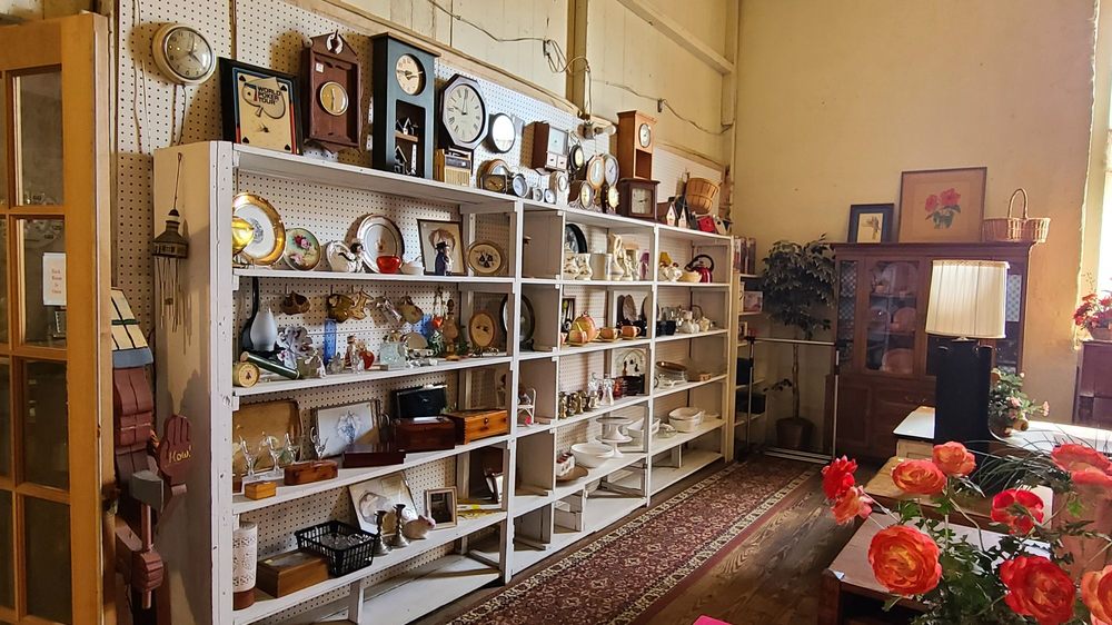 PEDDLER’S ALLEY with photos Updated August 2024 27 Photos 300 N