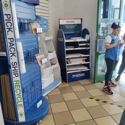 United States Post Office - The line and shipping supplies