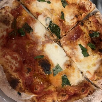 Lorenzo de' Medici - Pizza margarita - Tuscan Near Me - Florence, FI Lorenzo de' Medici - Pizza margarita - Tuscan Near Me - Florence, FI