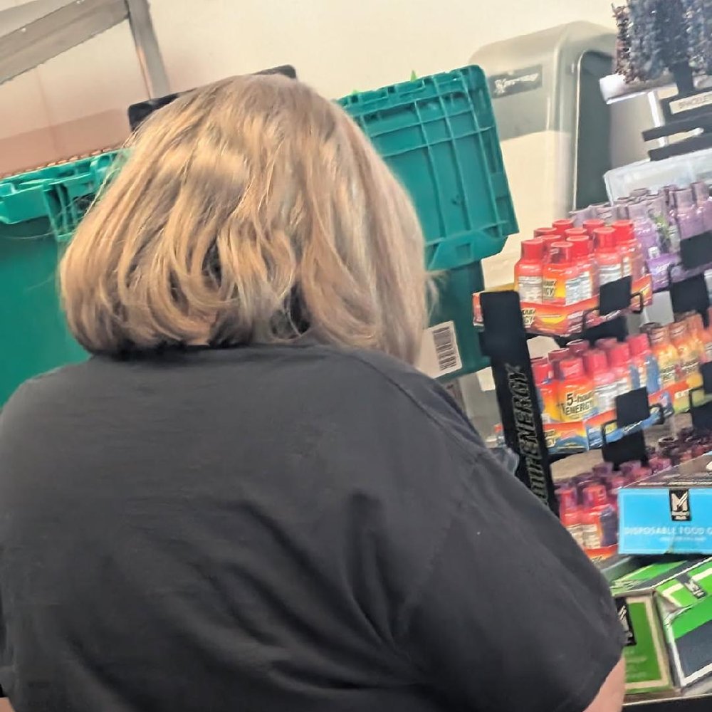 Sinclair - Delle - When confronted with the proof, the employee decided to turn her back on us and refuse us service. The police were called a report was filed - Gas Stations Near Me - Delle, Utah
