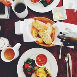 Café Eddy - Eat at Café Eddy. Mangez au Café Eddy.