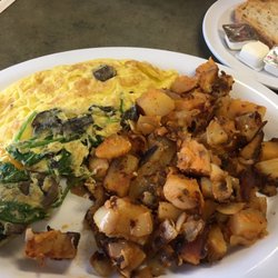 Omelette with mushrooms, spinach & cheddar cheese and home fries.