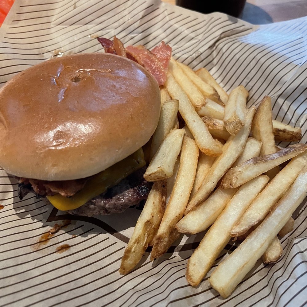 Cheddar's Scratch Kitchen - Bacon Cheeseburger - Comfort Food Near Me - Omaha, Nebraska Cheddar's Scratch Kitchen - Bacon Cheeseburger - Comfort Food Near Me - Omaha, Nebraska