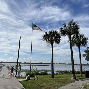 Wooton Park - An average Florida day... plenty of sunshine - Parks Near Me - Tavares, Florida