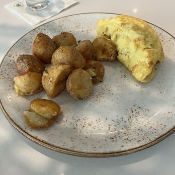 Grapefruit Basil Restaurant - Sausage, cheese and onion omelette with delicious roasted potatoes. - New American Near Me - Indian Wells, California