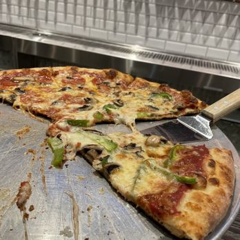 101 Crafthouse - Pizza Near Me - Richmond, Virginia