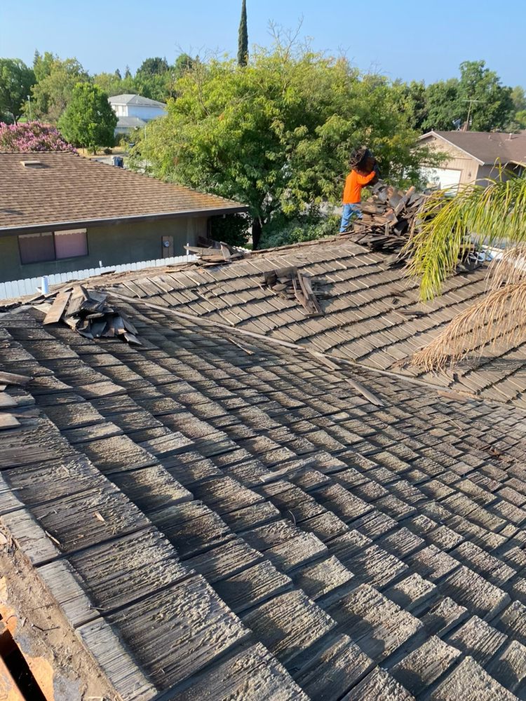 Slide of Los Reyes Roofing